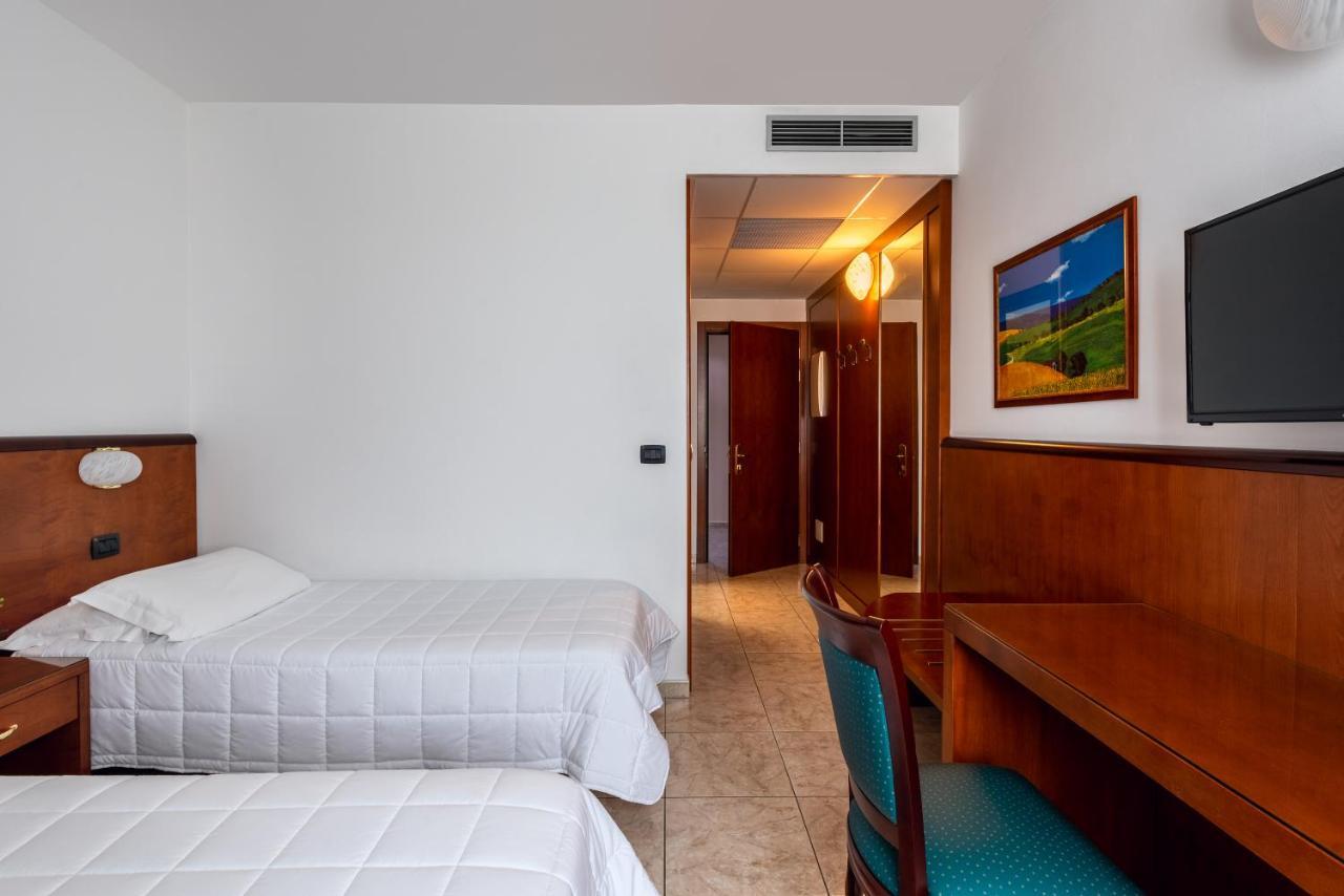 Rivoli Hotel Esterno foto
